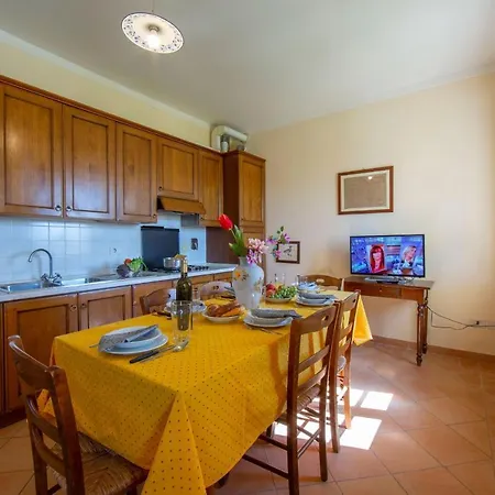 Noce, Mandorlo, Nespolo, Mora, Fragola Appartement